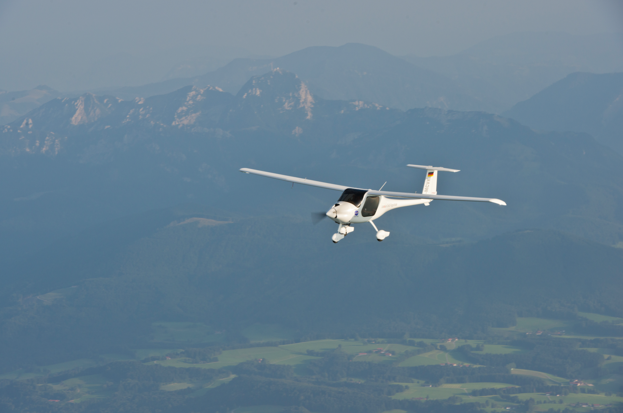 Passagierflug mit Alpenpanorama